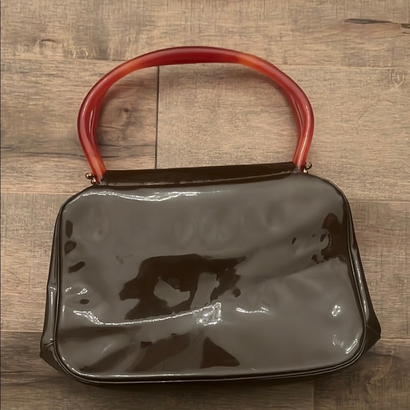 Elegant Black Handbag with Red Handles - Picture 3 of 4